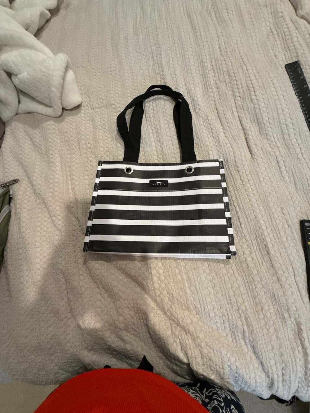 SCOUT Tiny Package Reusable Gift Bag in Fleetwood Black